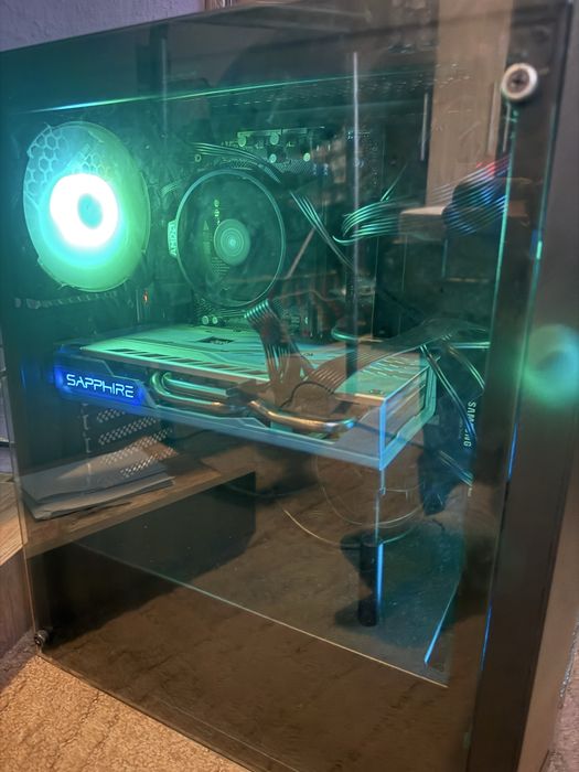 Продавам геймарски компютър с монитор