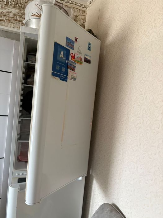 Холодильник indesit