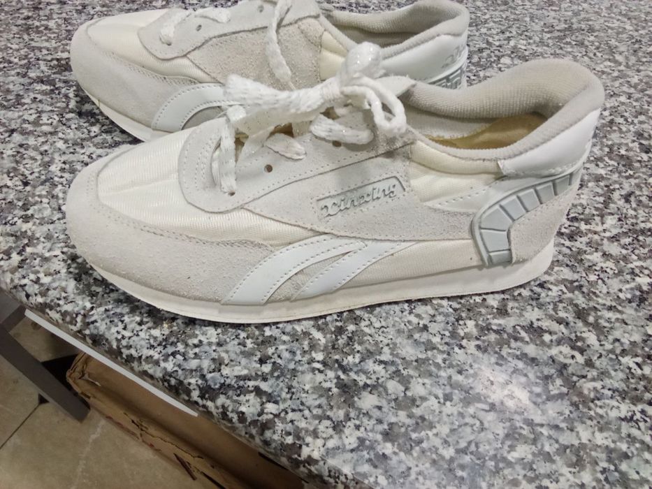 Кроссовки новые из китая до 40 размер