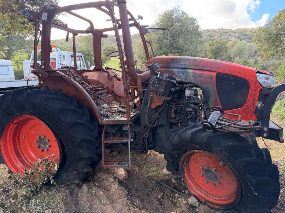 Kubota M5-112 – pentru piese / avariat după incendiu

Vând tractor Kub