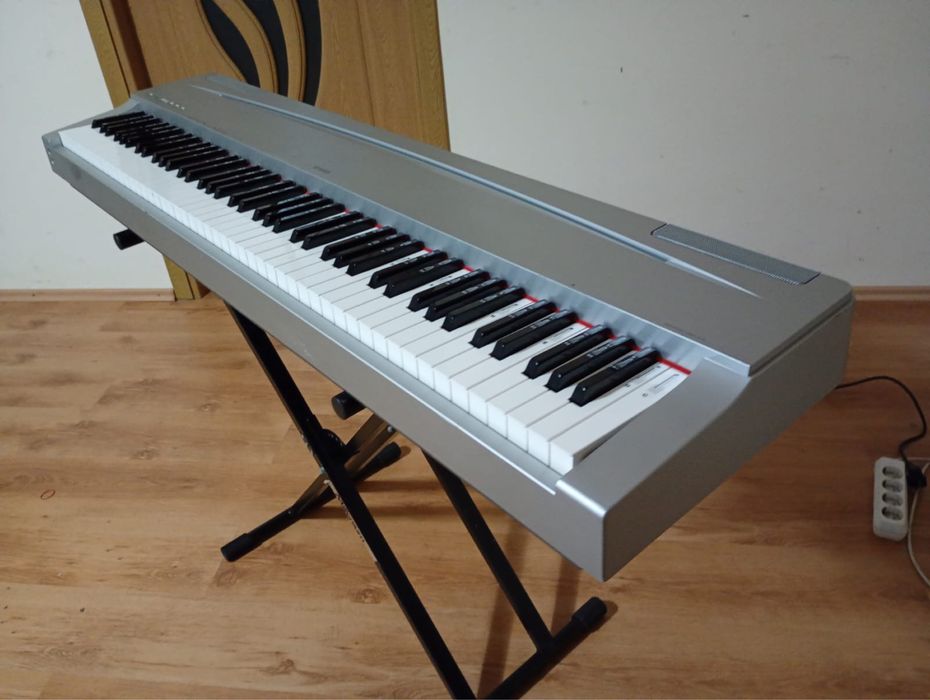 Pian Yamaha P-70