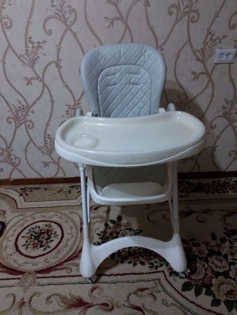 Детский стульчик новый почти не пользовался продам за 900 тысяч