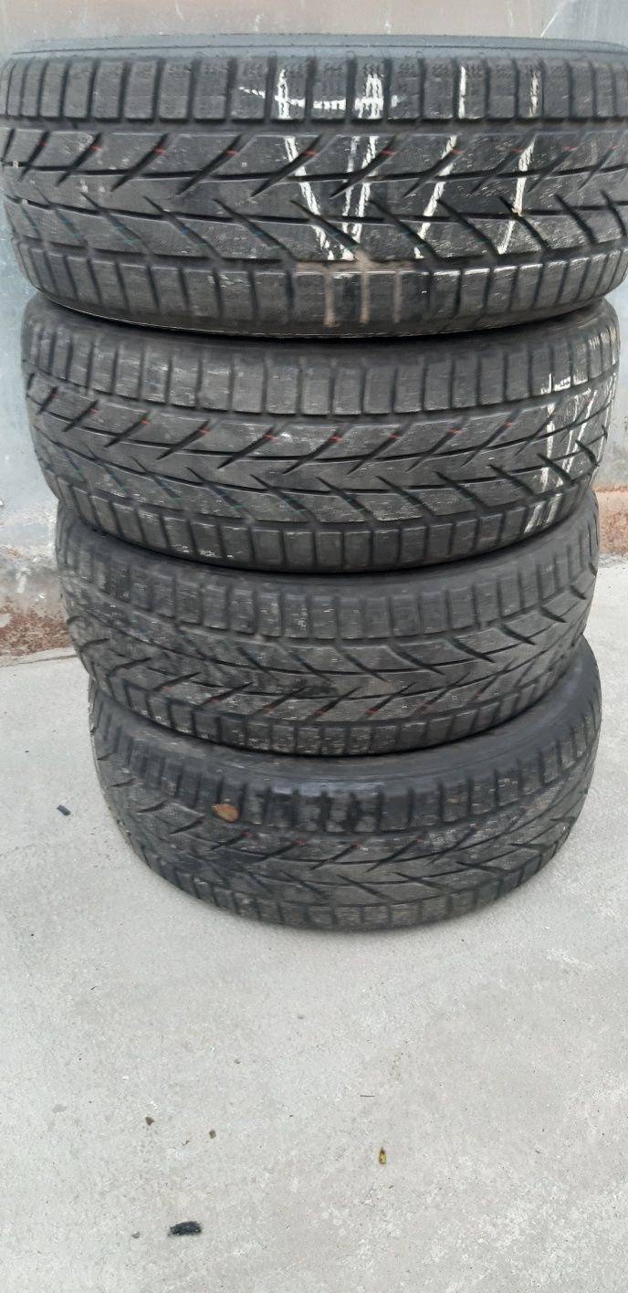 Зимни гуми 215/55/17