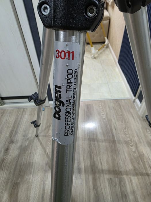Итальянский  tripod Bogen 3011с головой 3126