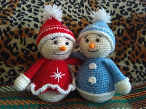 2 снежни човеци. Ръчно плетена играчка за нова година!