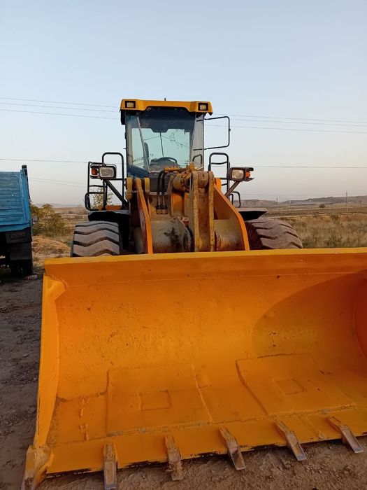 Продаётся погрузчик 3куб через банк тоже можно