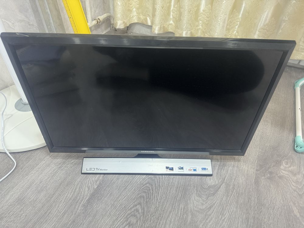 LED телевизор Samsung 24”