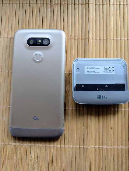 Телефон LG G5 + cam plus модула.