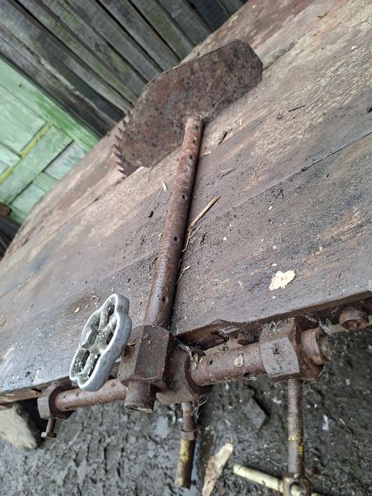 Vând circulă cu abric