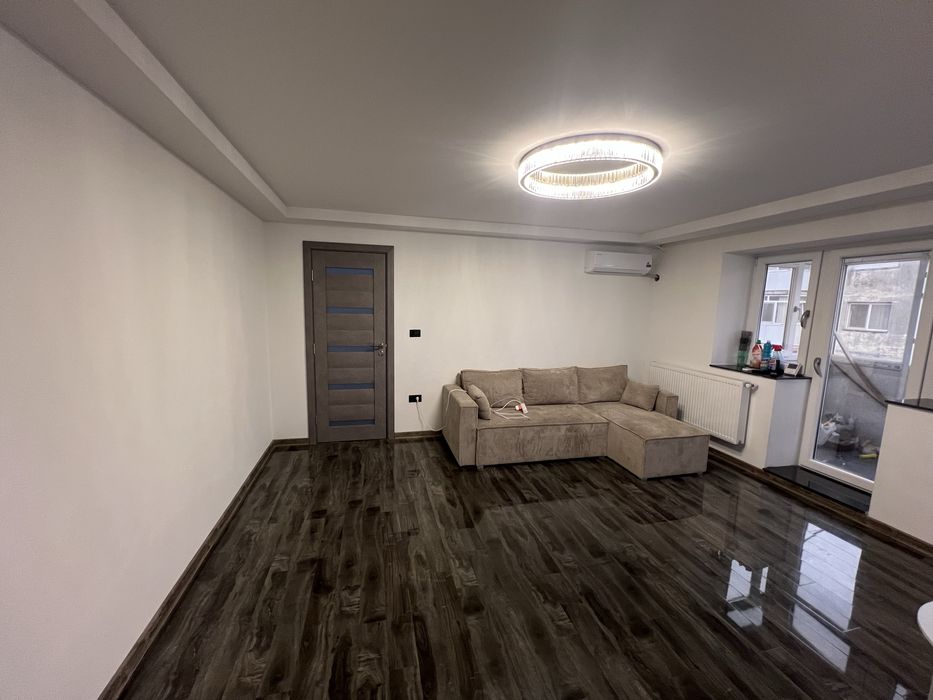 Apartament 54 mp !