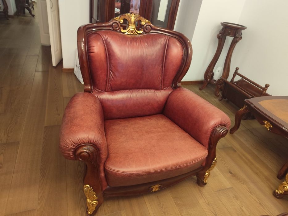 Vând set canapele din piele naturala,calitate extra,plus două mese.  l