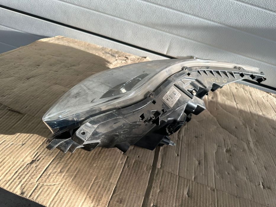 десен фар за citroen C4 Picaso