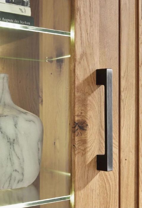 Витрина Jale от масив дъб