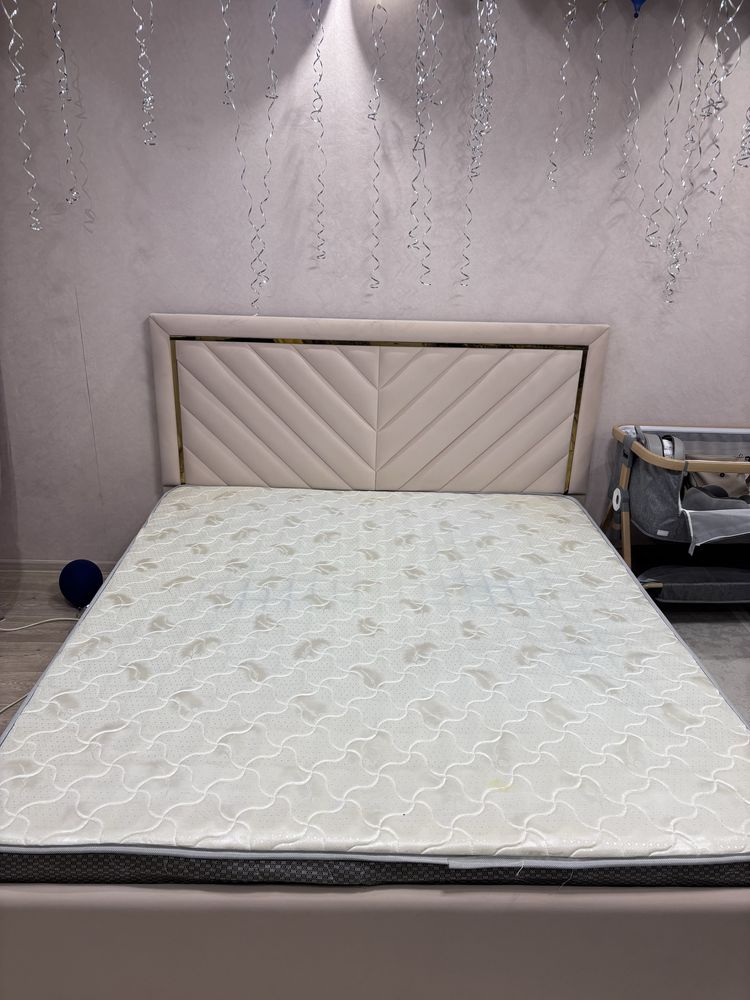 Продается кровать в хорошем качестве. Длина 2 м, ширина - 1,80 м