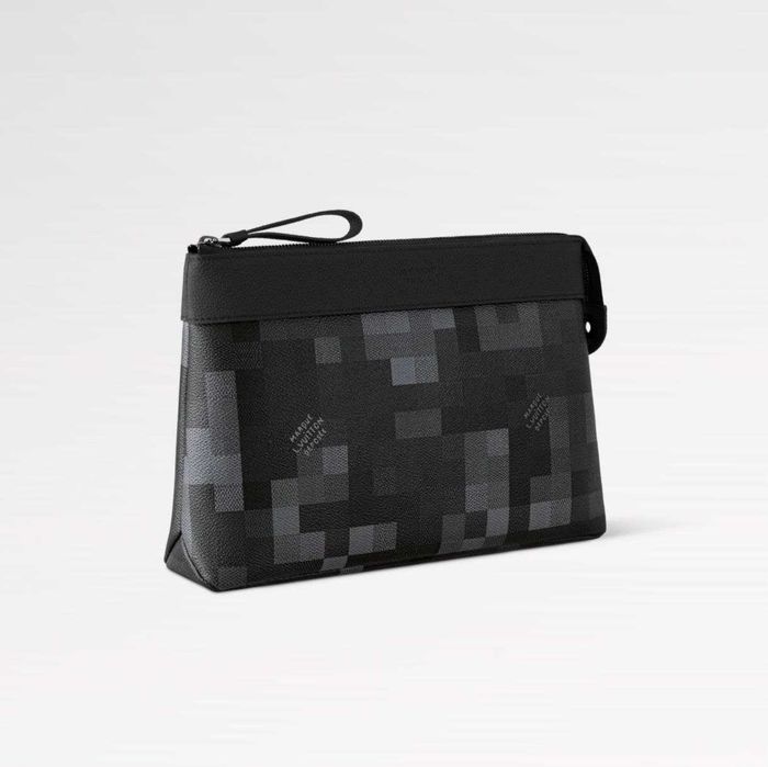 Кожена чанта с чип NFC - Louis Vuitton клъч 2026