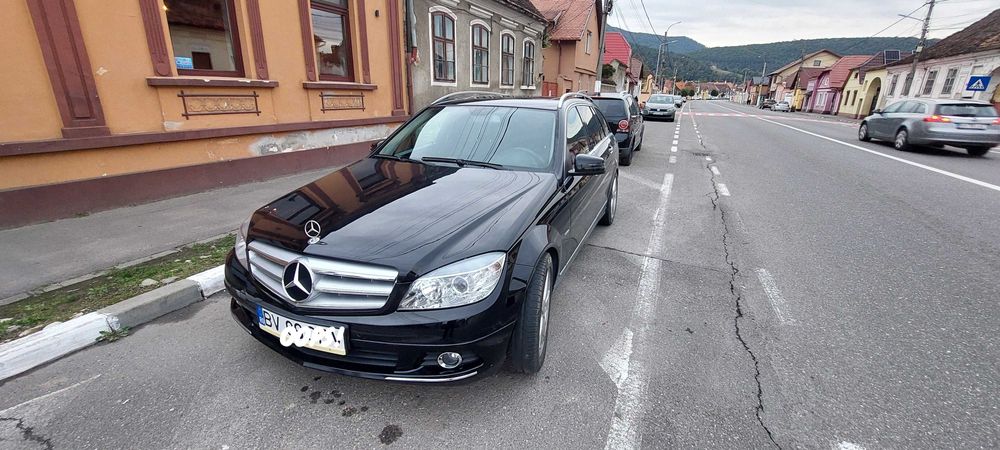 Vând Mercedes C Class