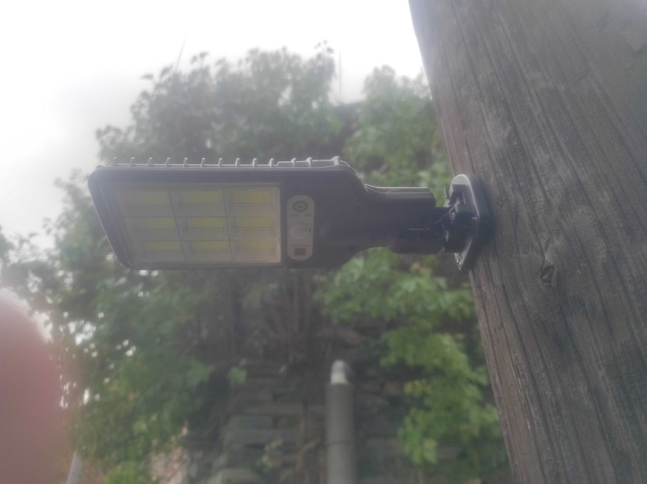 Градинска соларна лампа