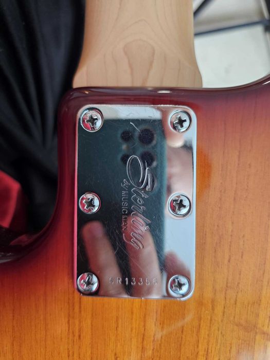 Sterling Ray35 by Music Man – 5-струнен бас с активна електроника