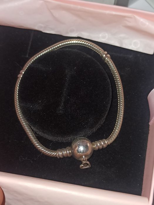 Pandora гривна със закопчалка love