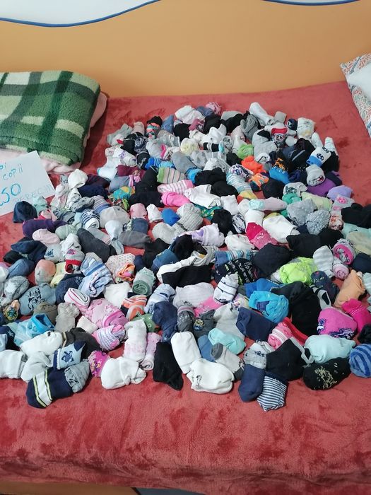 REDUCERE : Ciorapi pentru copii :  250 perechi