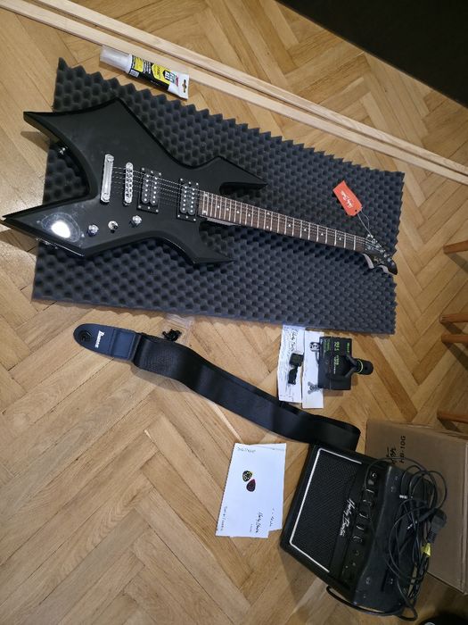 Pachet chitara electrica + amplificator si accesorii !
