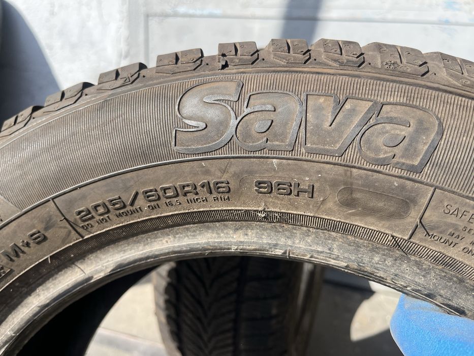 2 бр. зимни гуми 205/60/16 Sava 6,5 mm DOT 2915