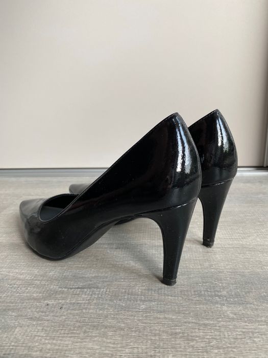 Pantofi stiletto negri de lac