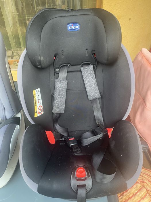 Vind doua scaune auto chicco in stare foarte buna