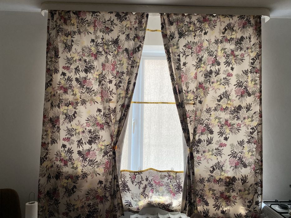 Шторы с карнизом