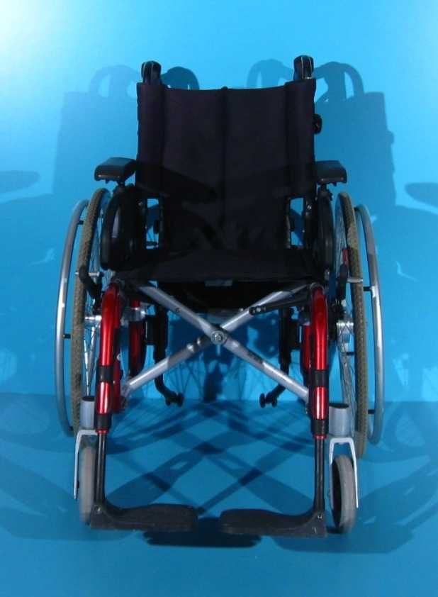 Scaun/carucior cu rotile pliabil Invacare / latime sezut 40 cm