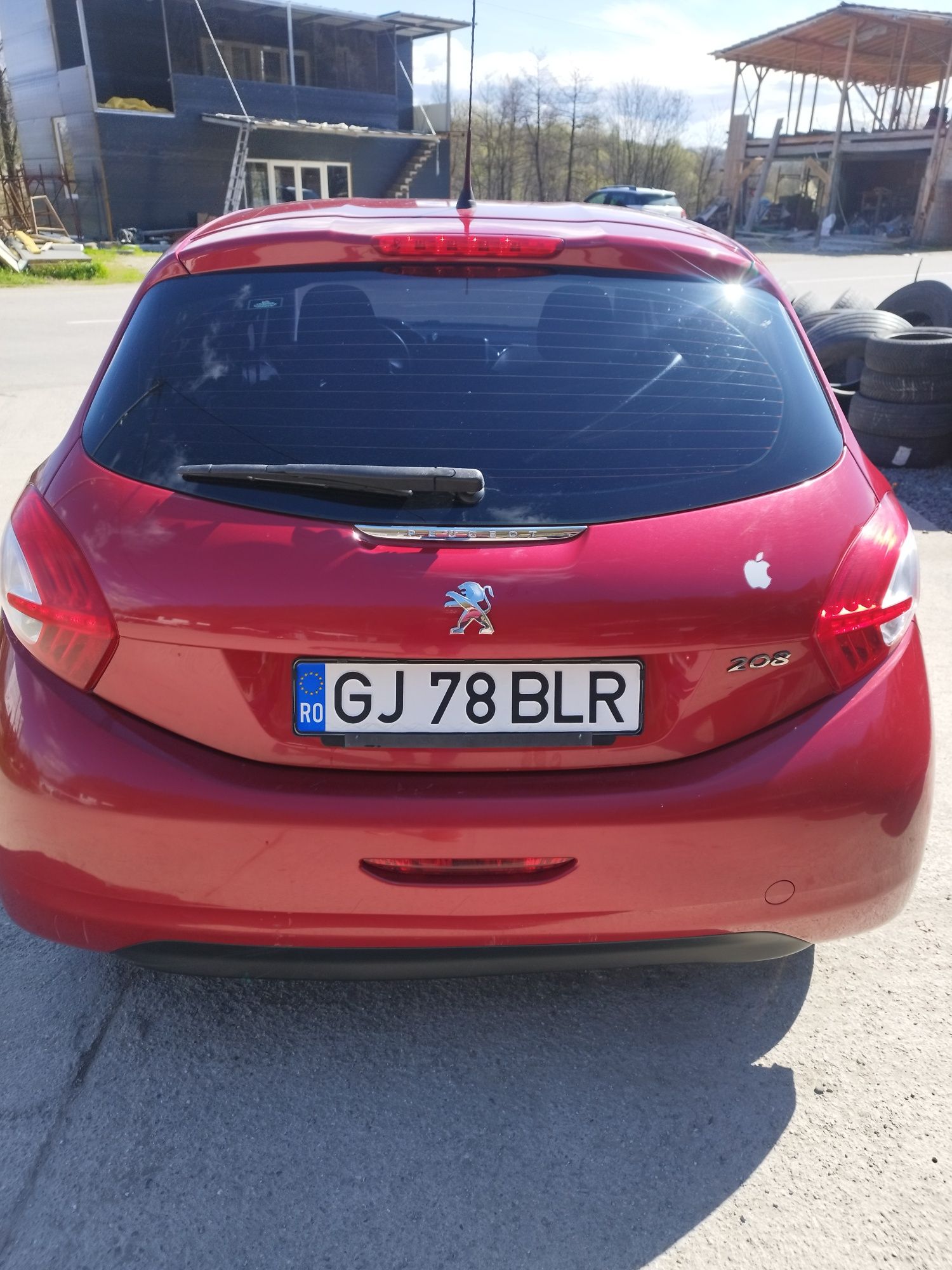 vind Peugeot 208 1,4 hdi 2014