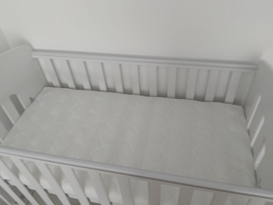 Pătuț bebe de lemn