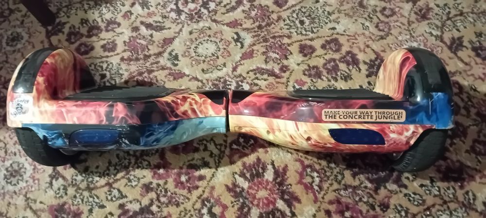 Hoverboard, puțin zgâriat dar în conditii bune.
