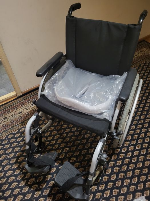 Продам инвалидное кресло-коляску