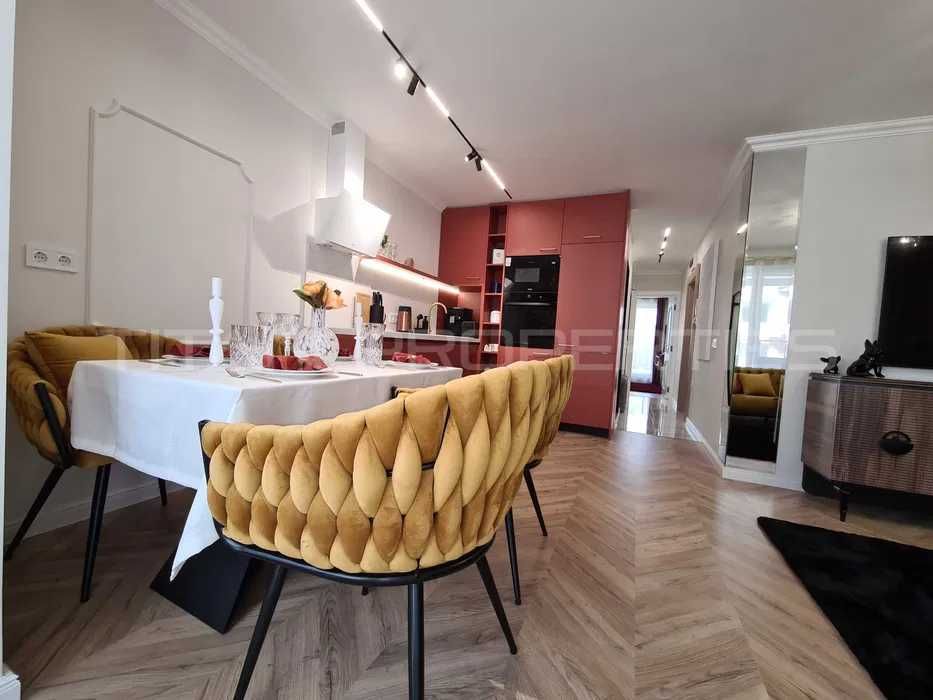 Продава се Тристаен апартамент в Пловдив, Съдийски - 110 кв.м за 2591 €/кв.м - Снимка #1