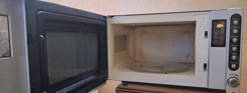 Микровълнова печка с грил