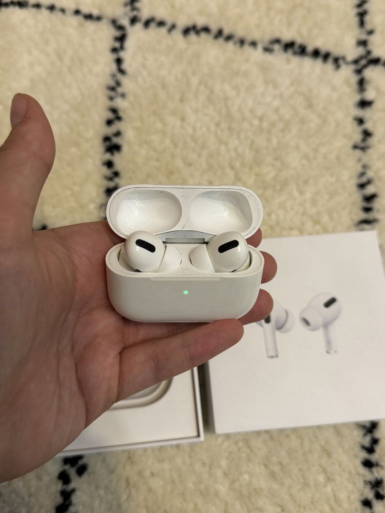 Продаю AirPods Pro