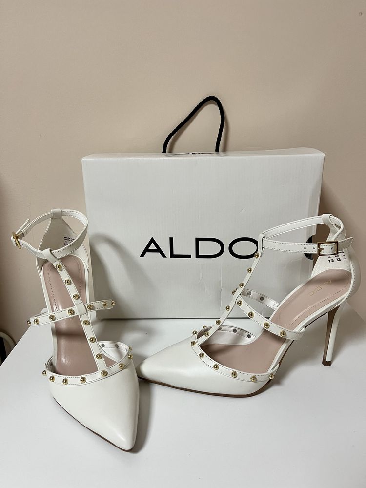 Продавам Оригинални Токчета Aldo в бял цвят с ток