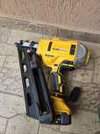 Pistol de batut cuie in lemn DeWalt DCN692