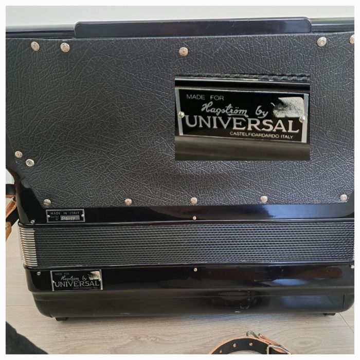 Acordeon Universal 120 basi italian