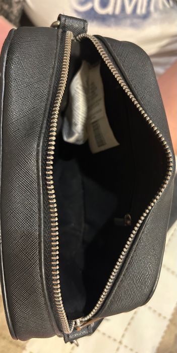 Малка черна чантичка