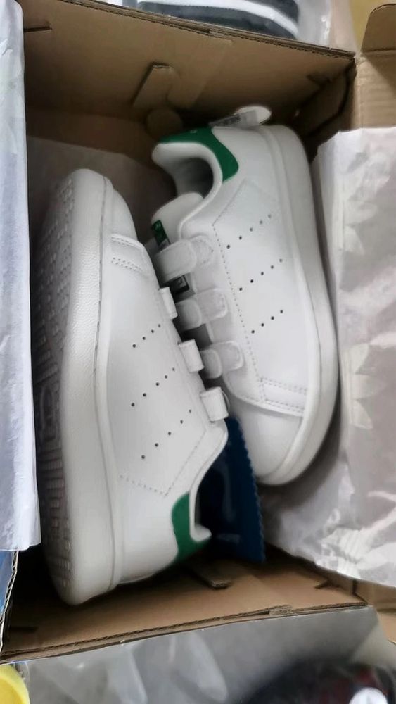 Продам детские  кроссовки Adidas Stan Smith 34 размер оригинал