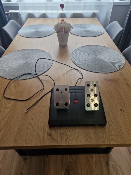 Волан със педали и дръжки