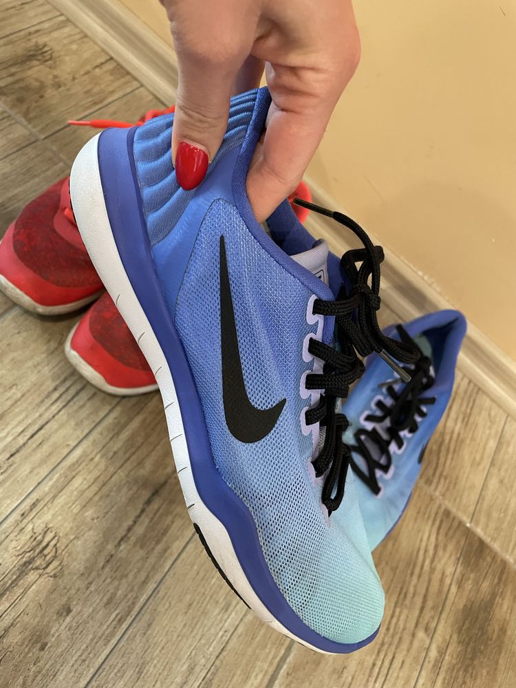 Маратонки NIKE номер 39