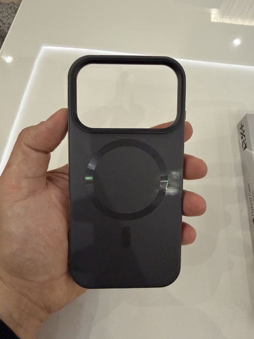 Iphone 17 Pro кейс MagSafe Black Hybrid