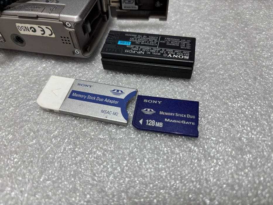 Перфектен! Като нов! Цифров Фотоапарат Sony Cyber-shot DSC-P10