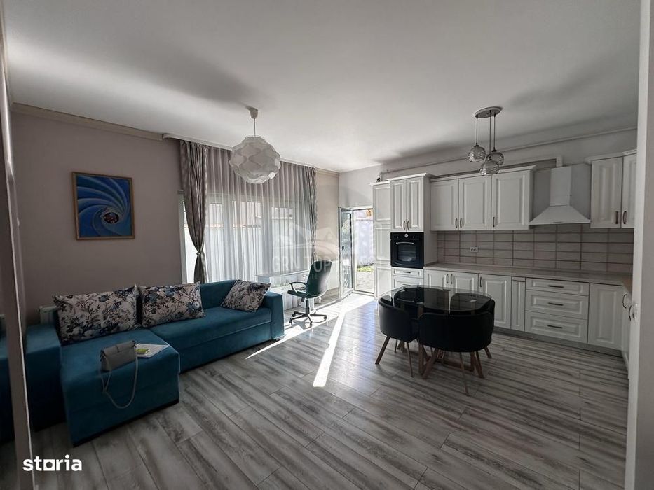 Apartament modern 3 camere curte privata si loc de parcare zona Centra