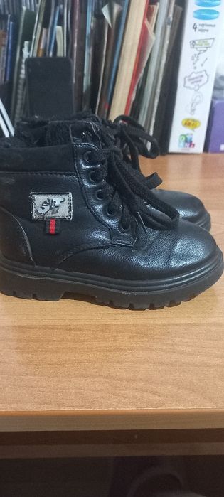 Отдам ботинки  детские.