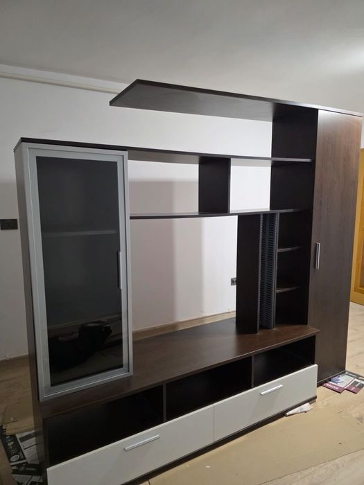 Mobilă de living maro – 2,40 m, ridicare personală
