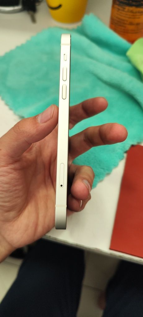 Iphone 12.  Yomkis 95